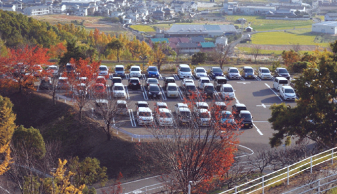 駐車場 ⁄ 駐輪場