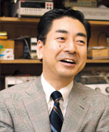 江崎 秀
