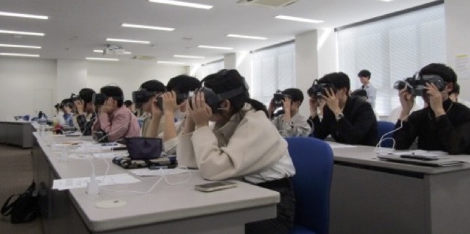 図2 VRによる安全教育の様子