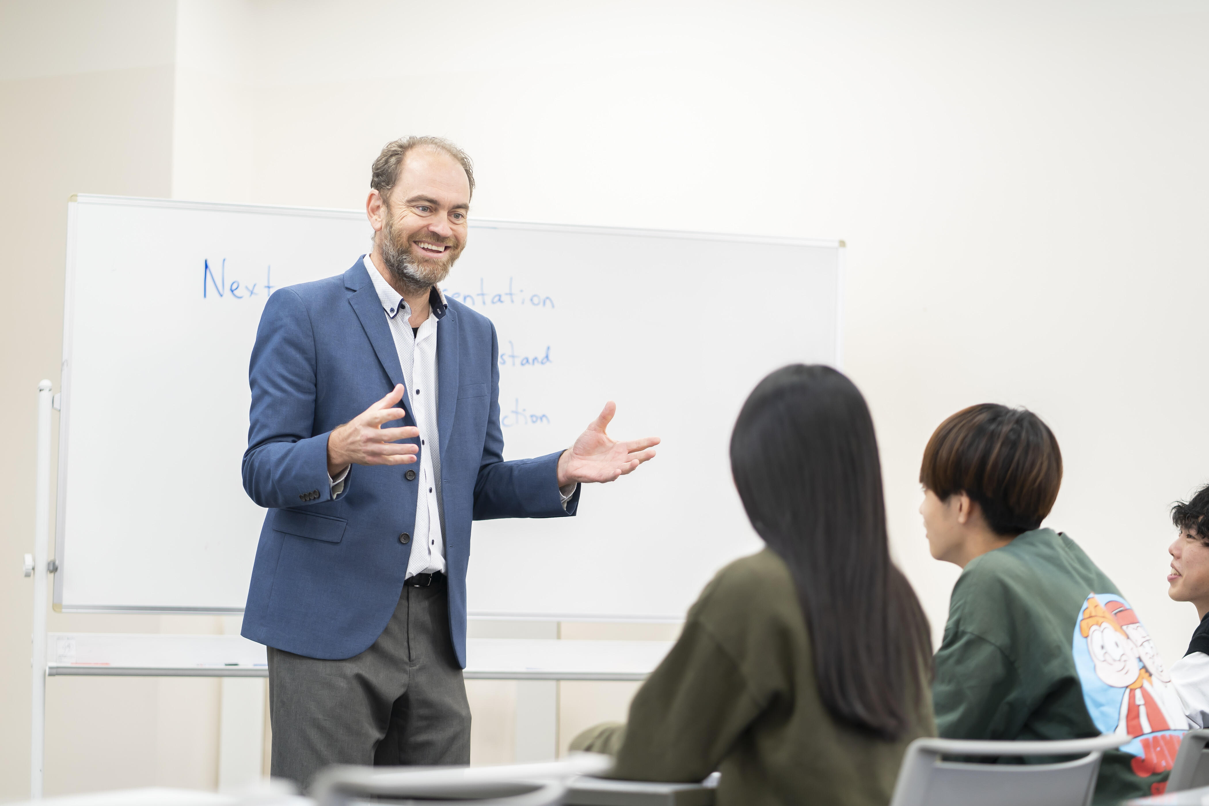 人々の満足や社会全体への成果の向上を突き詰める！