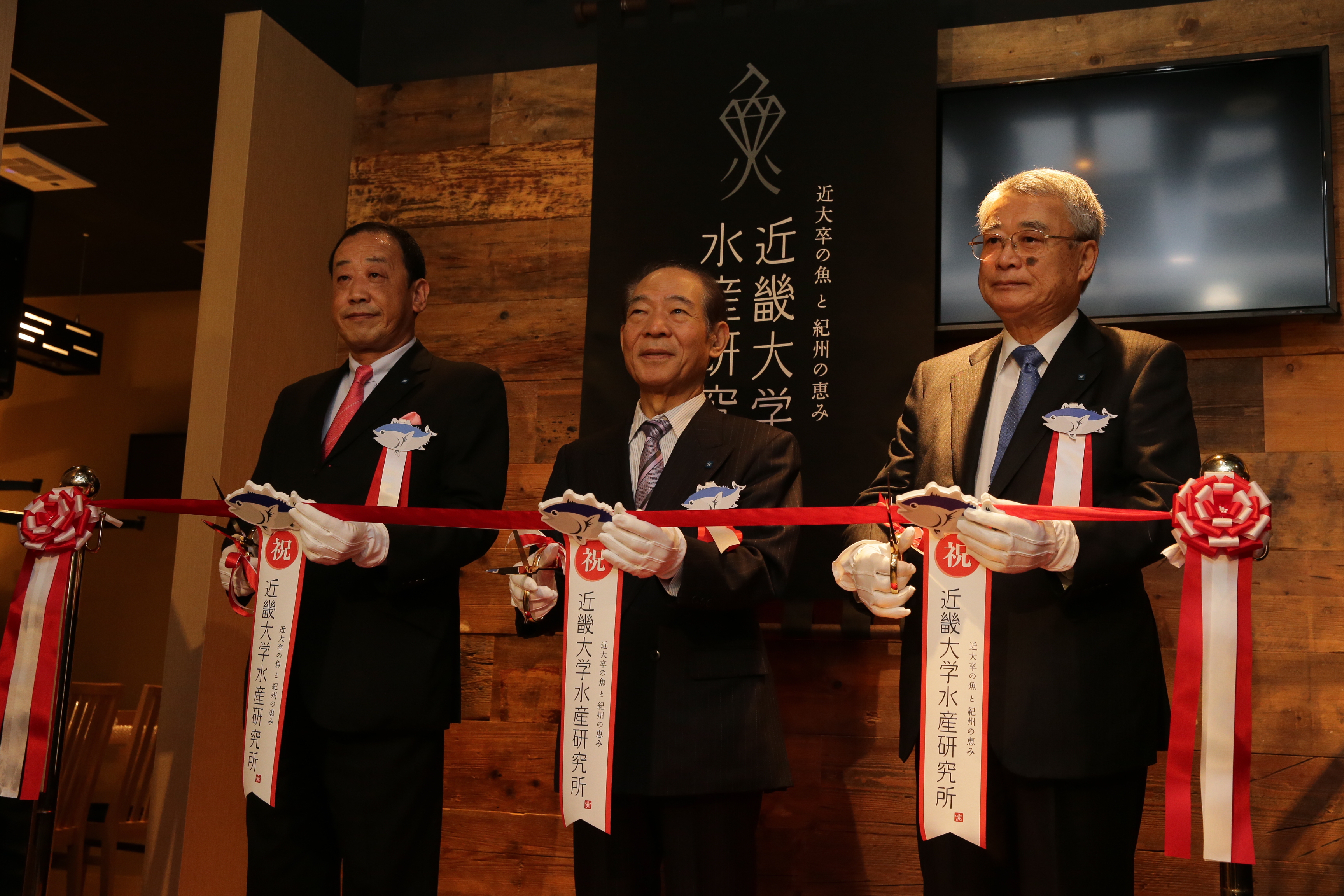 Restaurant featuring 'Kindai' farmed bluefin tuna opens in Tokyo (Source:The Asahi Shimbun)