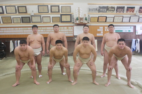 Sumo : Kinki University Graduate Homarefuji Promoted to Juryo(Source:The Asahi Shimbun)
