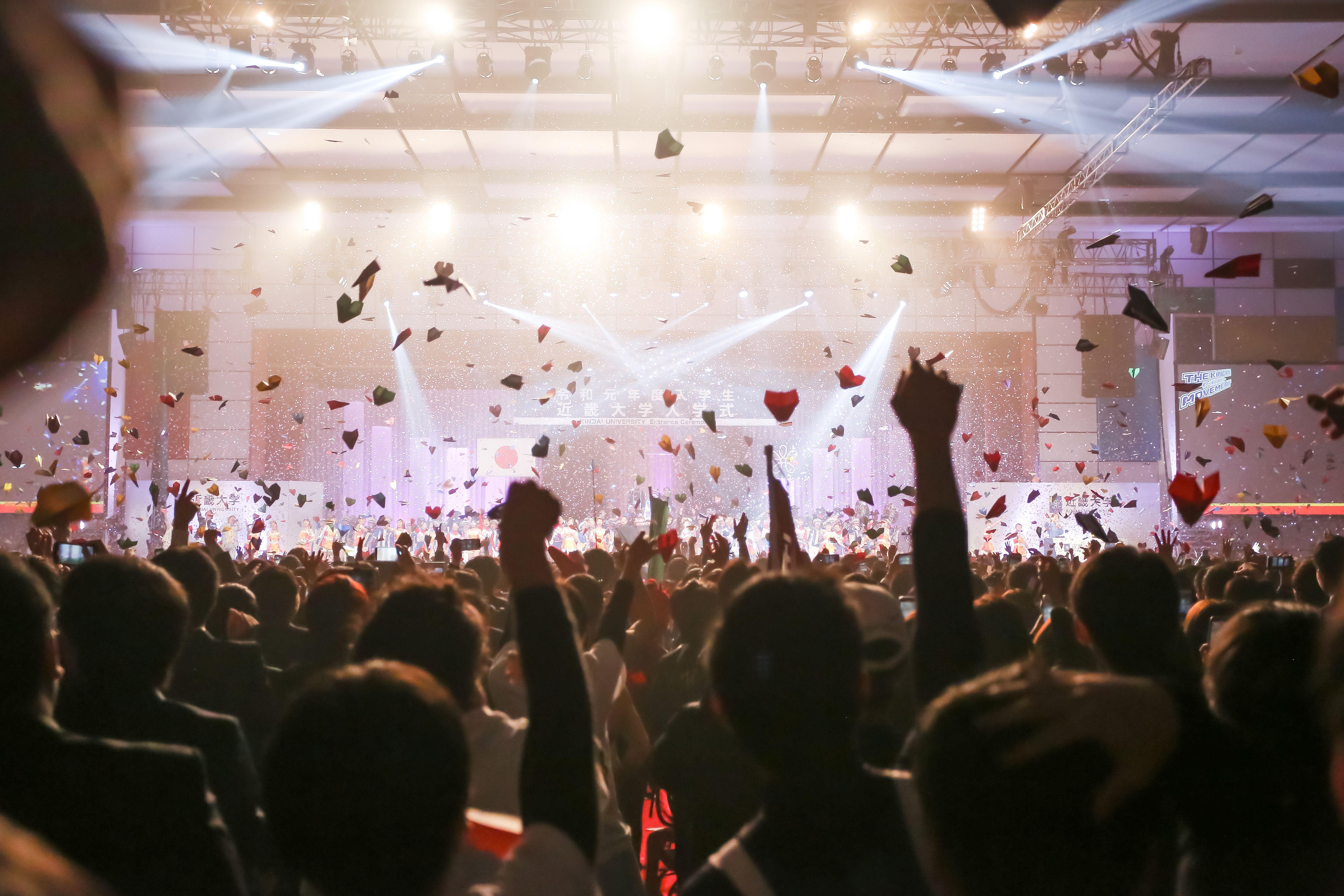 Kindai University's legendary opening ceremony blows away new students with confetti and idols (Source: SoraNews24 -Japan News-)