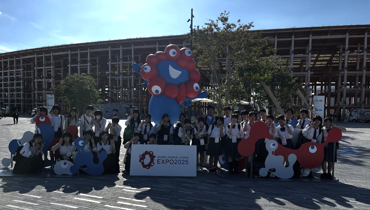 近畿大学附属高等学校英語同好会「E.S.S.S.」が、⼤阪ウィーク〜夏〜EXPOアリーナ メインステージの「次世代パフォーマンス」に出演
