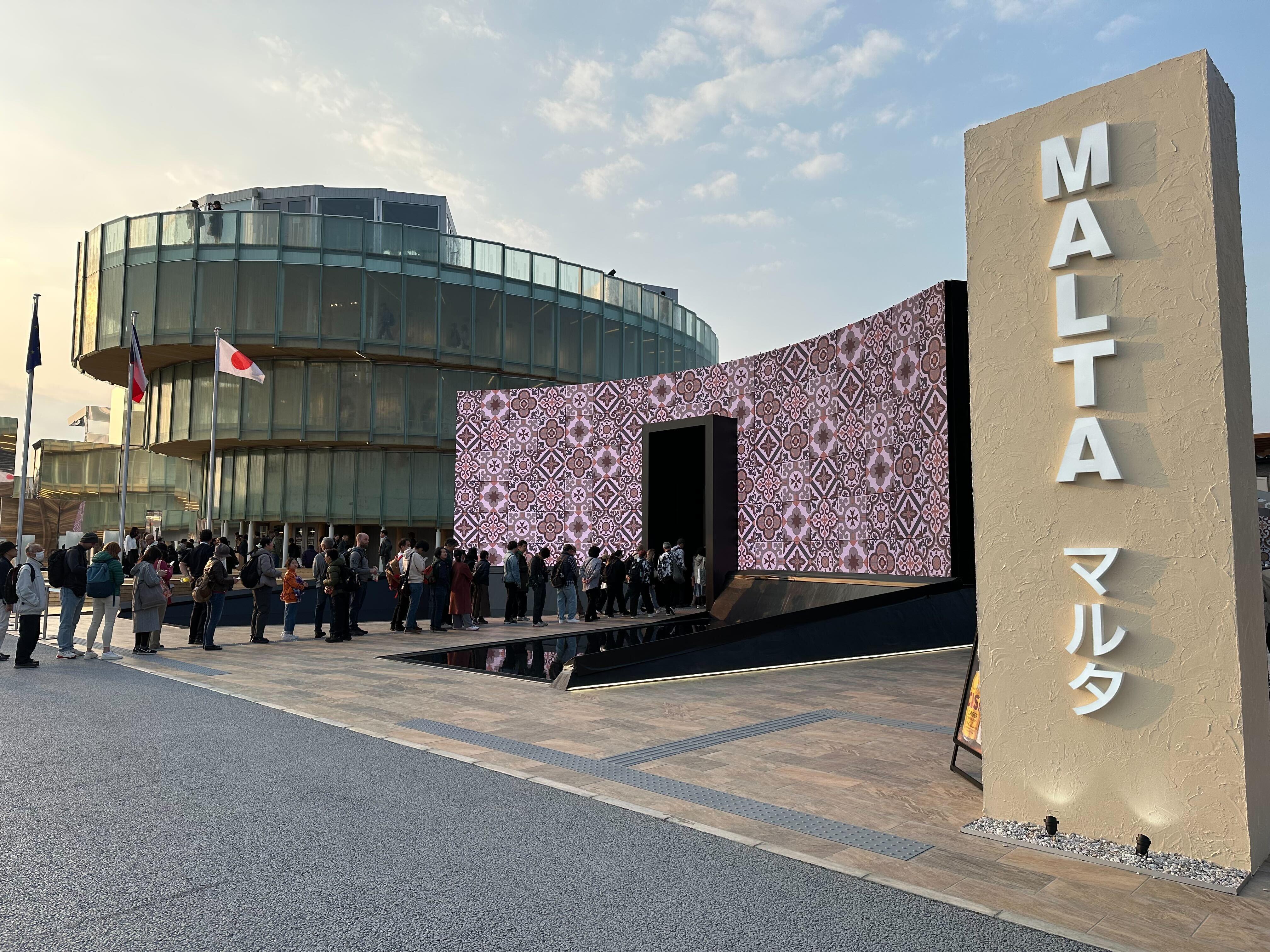 近畿大学生がマルタパビリオンでのボランティア活動に参加
