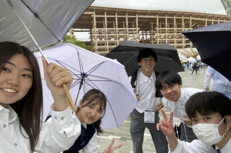 近畿大学附属高等学校の生徒が参加する、大阪・関西万博での校外学習を実施