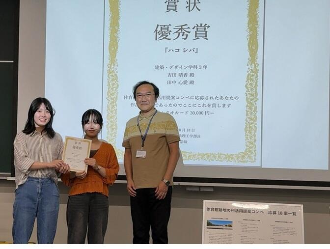 IMG_7699_優秀賞女子学生2名切り取り1ピクセル変更２.jpg