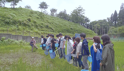 希望進路、専門分野、希望資格取得などに基づきコース別に実施する少人数ゼミです。招待講演、現場訪問、作業体験、調査研究発表会など、通常の講義では実施できない参加型の演習を行います。