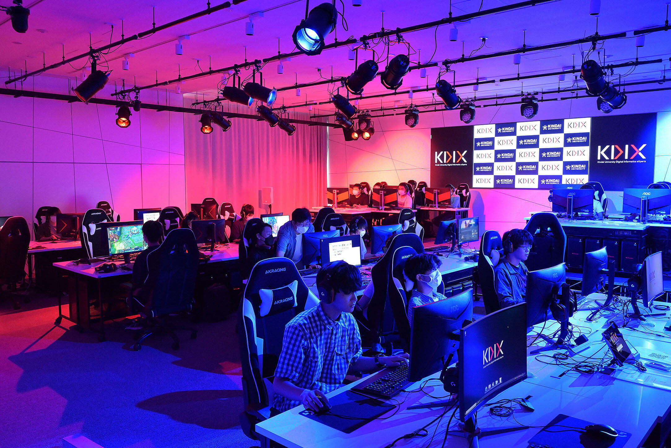 esports Arena。配信機器を備えたeスポーツ空間