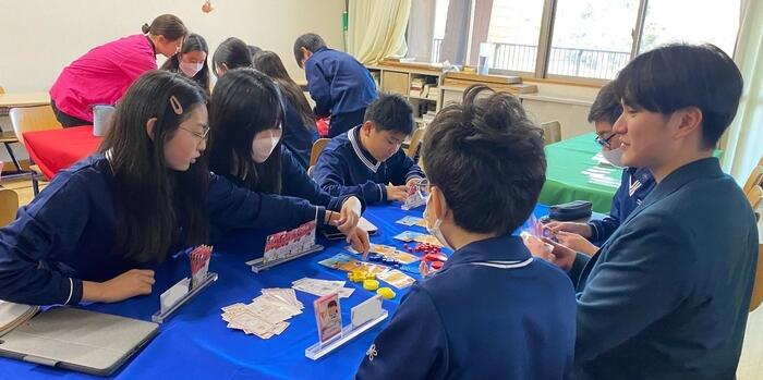 近畿大学附属小学校で近畿大学の学生起業家による出張授業を実施 「起業」の経験を伝え、児童の将来の職業選択の視野を拡げる
