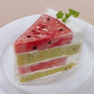 近大ICTスイカのショートケーキ