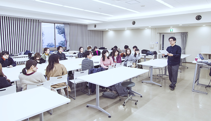 芸術の基礎を幅広く学ぶ