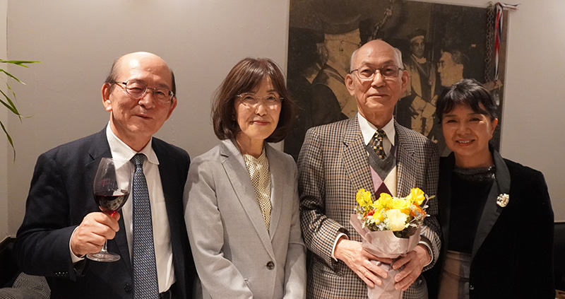 受賞祝賀会にて共同受賞者の松島綱治先生ご夫妻と共に（2025年1月）