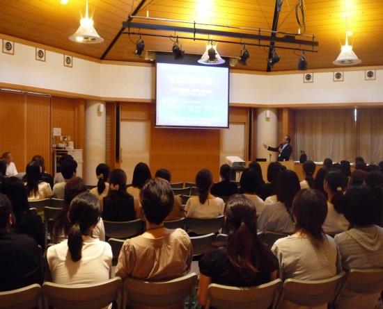 「子育ての『困った』を解決するための視点とコツ」　近畿大学附属幼稚園×心理臨床・教育相談センターによる講演会