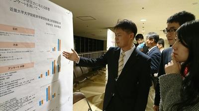 現役の市議会議員が大学院社会人コースで研究　人のつながり「ソーシャル・キャピタル」が強いほど社会・地域における防災力が高まることを解明　平成28年度大学院学位記授与式（3/21）にて校友会長賞を授与