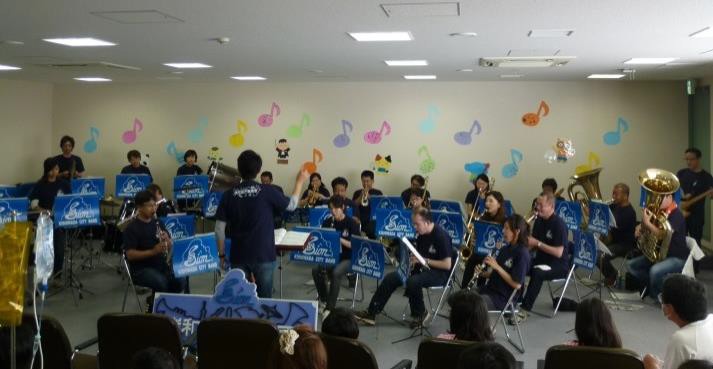 岸和田市音楽団がミニコンサートを開催　近畿大学医学部附属病院<br />
