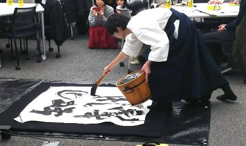 学生による演奏と書道パフォーマンスイベントを開催　～ACADEMIC THEATER オープン1周年を記念して～