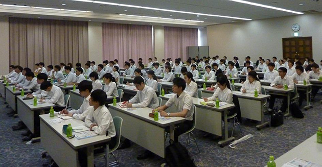 近畿大学&#215;大阪信用金庫　見学会・交流会開催　就活を控える学生が地域金融機関の役割を学ぶ