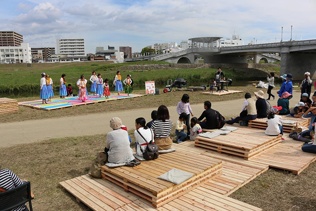 親子連れ歓迎！「遠賀川水辺ピクニック」を実施　遠賀川河川敷の公共空間の活用を学生が企画