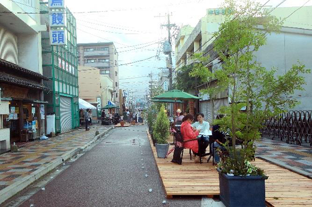 学生による商店街の空き店舗の活用実験　しんいいづか商店街に「にぎわい」を創出する社会実験