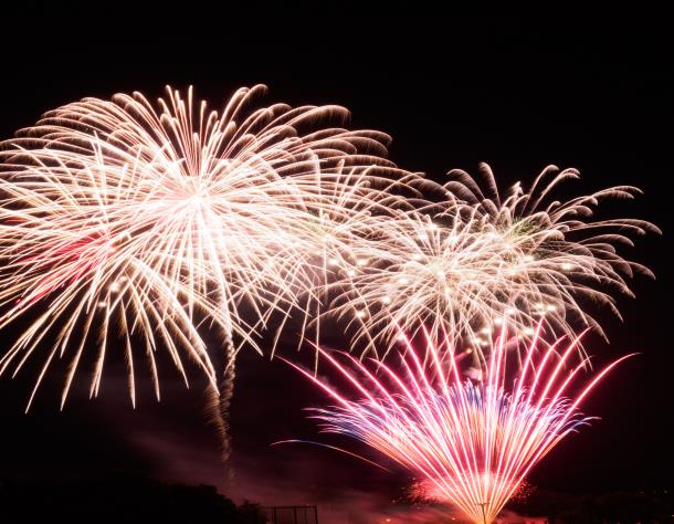 秋の風物詩"近大の夜空彩る打ち上げ花火"　工学部大学祭「第61回　うめの辺祭」で地域交流