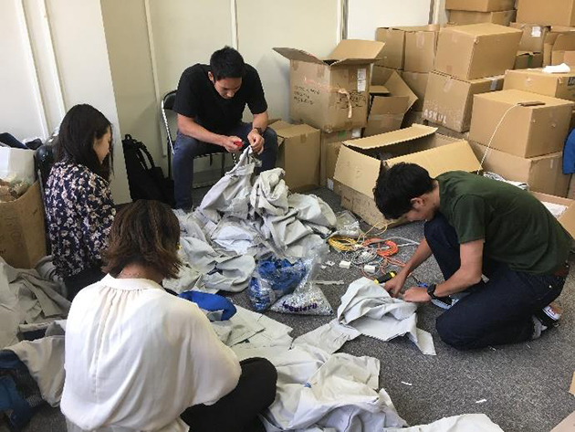 衣類リサイクルによってできたポリエステル媒地でアンスリウム栽培　SDGsに取り組む、近畿大学生による福島復興支援