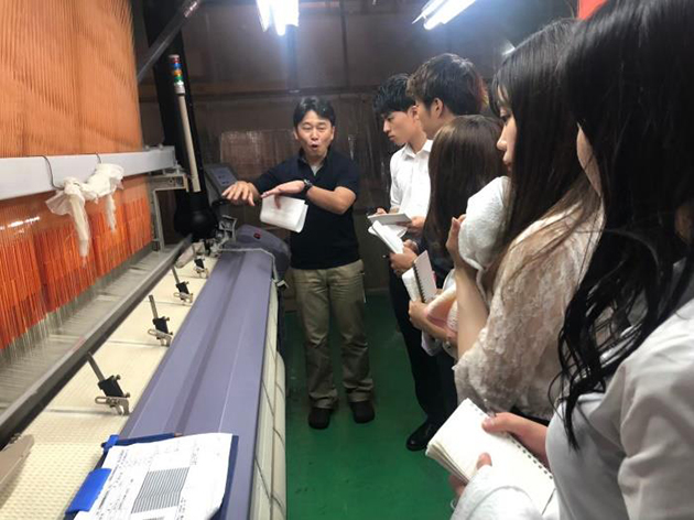 地元大阪の名産品を、産学連携で若い世代へ伝えたい　近畿大学経営学部の学生が泉州タオルをプロモーション