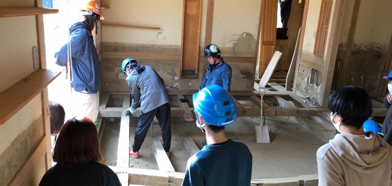 学びと地域貢献の両立「建築の解体と再生プロジェクト」　プロと学生が豪雨被災建屋の解体ボランティアを実施