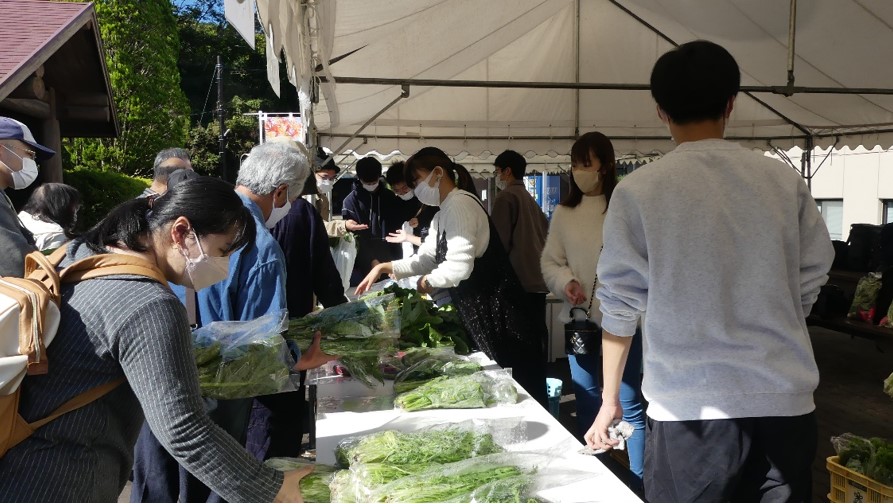 近畿大学農学部祭「第35回飛鳥祭」を開催　近大マグロ解体ショーや農学部生が栽培した野菜の直売を実施