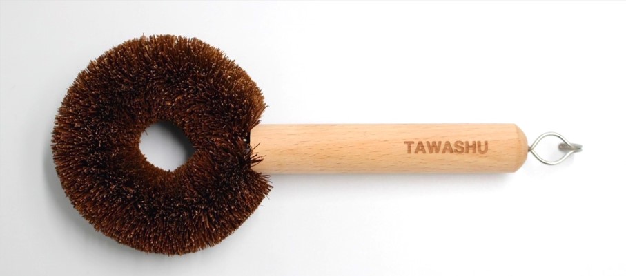 近畿大学経営学部生が産学連携で商品開発　鉄製フライパン専用のたわし「TAWASHU」発売開始