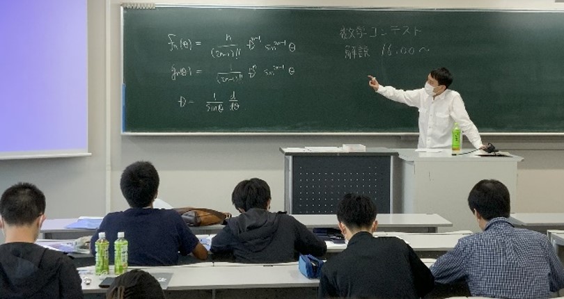 近畿大学理工学部「数学コンテスト」を開催　今年で25周年を迎える人気イベント！　数学愛好者が難問に挑戦