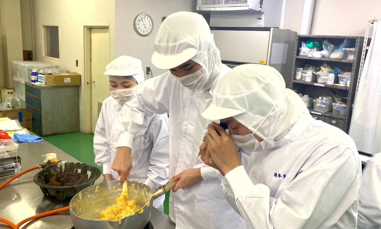 近畿大学経営学部生と橋本食糧工業がフードロスの削減を目指す　有機伊予柑を使用した和菓子を販売