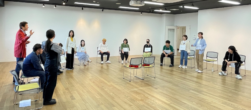 近畿大学客員教授の辰巳琢郎氏による特別授業　「人狼ゲーム」を舞台化した特別授業の成果発表公演を実施