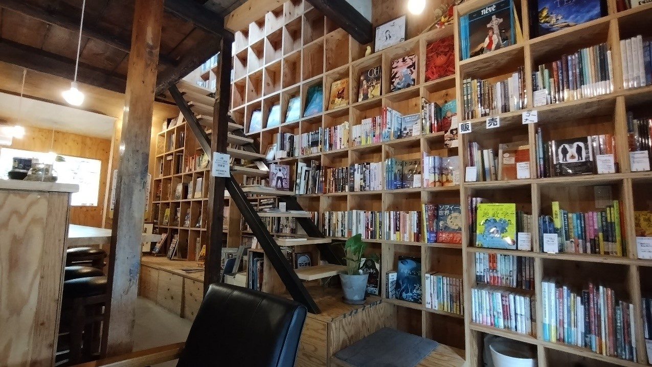 海外マンガ専門ブックカフェ「書肆喫茶mori」店主 森崎雅世氏をお招きし海外マンガについて語るトークイベントを開催