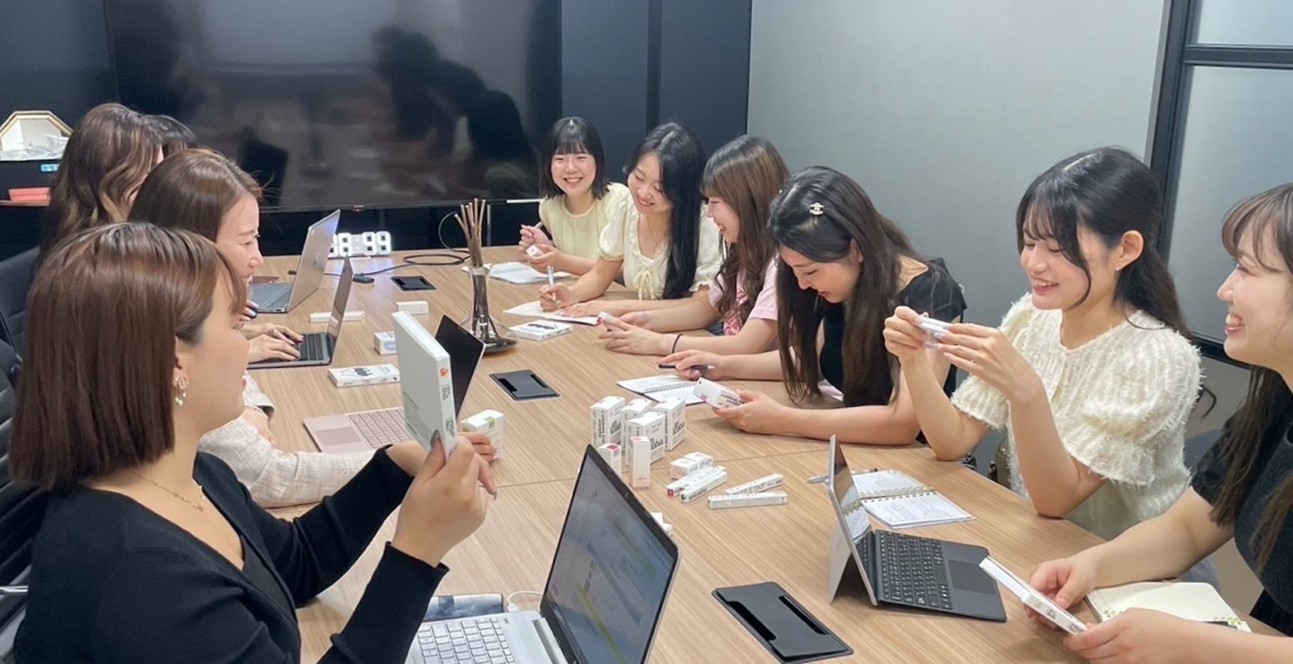 女子大生のニーズに応えたファンデーションケースを開発　全国のドラッグストア・バラエティショップで販売