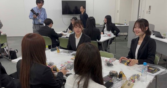 近大生が考案した惣菜おにぎりをライフ 八戸ノ里店で限定販売　店頭では学生による販促イベントも実施