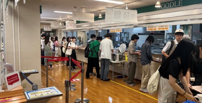 100円朝食&times;経営学部松本ゼミ　コラボ企画　株式会社　明治の人気商品を使用したオリジナルメニューを提供