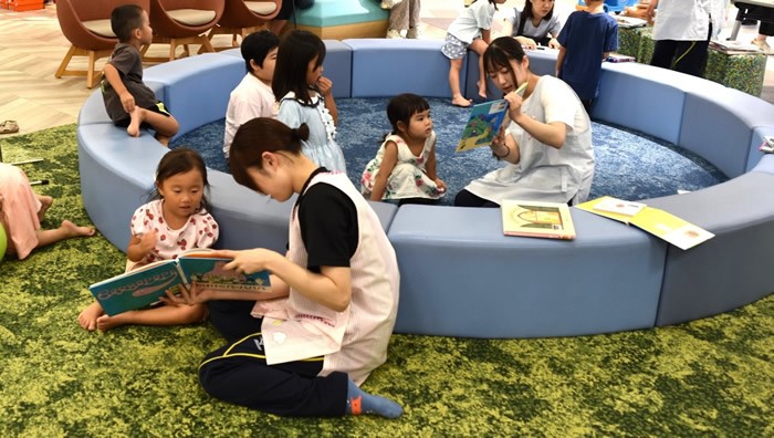 近大九州短大が親子で楽しめる製作や読み聞かせのイベントを開催　保育科の学生が冬の思い出づくりで子育て世帯を支援