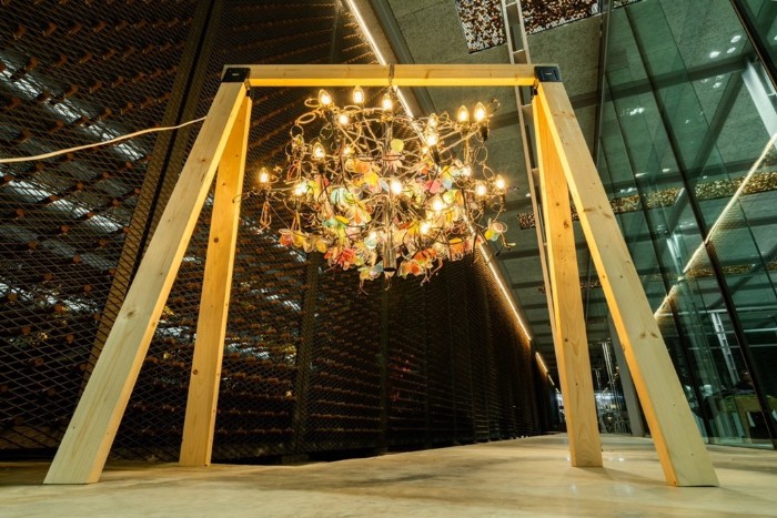 近大経営学部とメガネの田中の産学連携プロジェクト　使用済みメガネを活用したアート作品を展示し、来店動機を創出