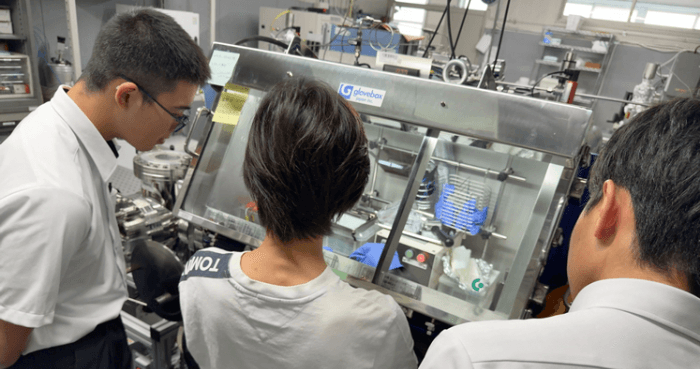 近畿大学産業理工学部が高校生対象の体験プログラムを実施　リチウムイオン電池・シリコン太陽電池の作製に挑戦