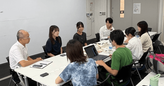 近畿大学経営学部生が壁紙の新たな活用方法を提案　端材をアップサイクルする産学連携ワークショップを開催