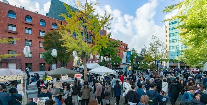 西日本最大級の大学祭「第78回生駒祭」を開催　近大生約300人による伝統のパレードが大学祭を盛り上げる