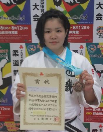 女子柔道部選手が和歌山県知事を表敬訪問　岡美紀 選手（2年生）が全国高校総体　3位入賞報告