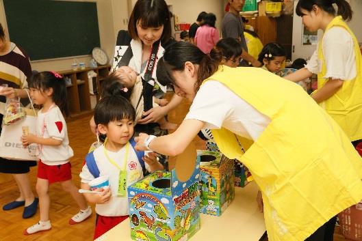 近畿大学九州短期大学保育科の学生がボランティア参加　「きんだいっ子夏祭り＆バザー」を開催