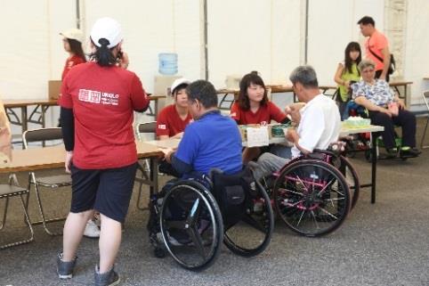 飯塚国際車いすテニス大会に参加　～学生ボランティアが国際大会に貢献～