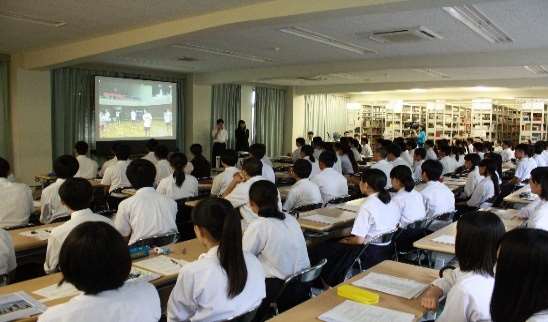 夏のオープンスクール開催（中学生対象）　授業体験やクラブ見学などを企画