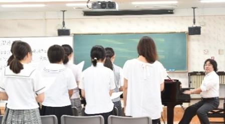 近畿大学九州短期大学「オープンキャンパス」開催　「子どもの歌」や「データ分析」・「タンブラー作り」を体験
