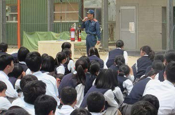 火災発生に伴う避難・防災訓練　全校生徒・教職員で「避難・防災訓練」を実施