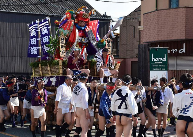 「飯塚山笠」に学生がボランティア参加　清掃ボランティア・山笠の担ぎ手として市民祭に協力