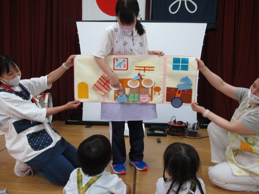 近畿大学九州短期大学附属幼稚園で「地震・火災・防犯訓練」実施　命を守る大切さや避難方法を園児が楽しく学ぶ